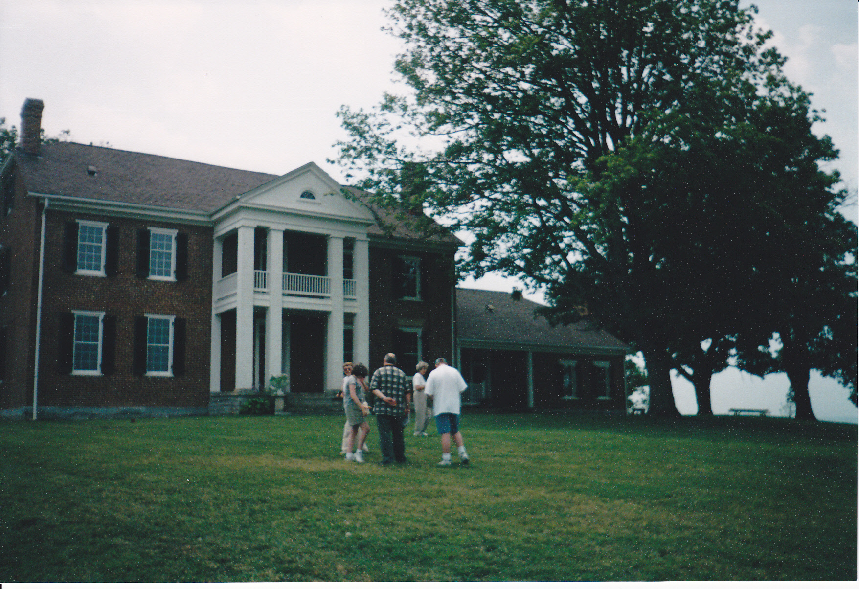2005 OFHS meeting in Kentucky (OFHS members in front of Pleasant Retreat